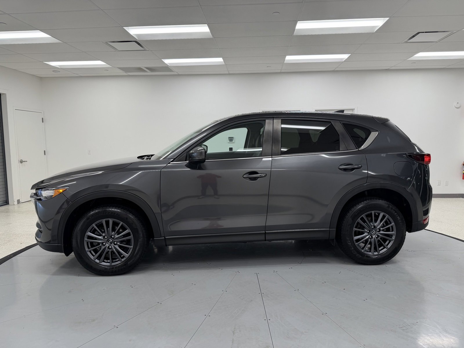 Used 2019 MAZDA CX-5 Touring image 4