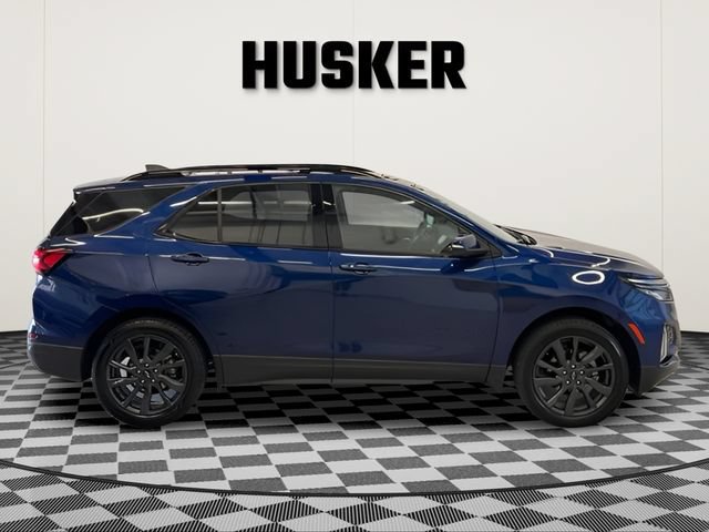 Used 2022 Chevrolet Equinox RS w/ Infotainment Package AWD/4WD image 2