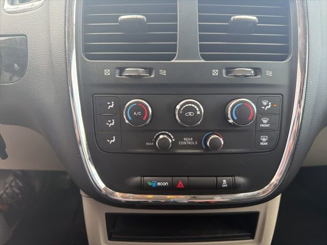 Used 2018 Dodge Grand Caravan SE w/ UConnect Hands-Free Group image 21