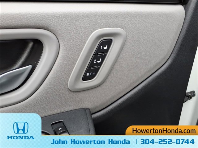 New 2025 Honda Pilot Touring image 11