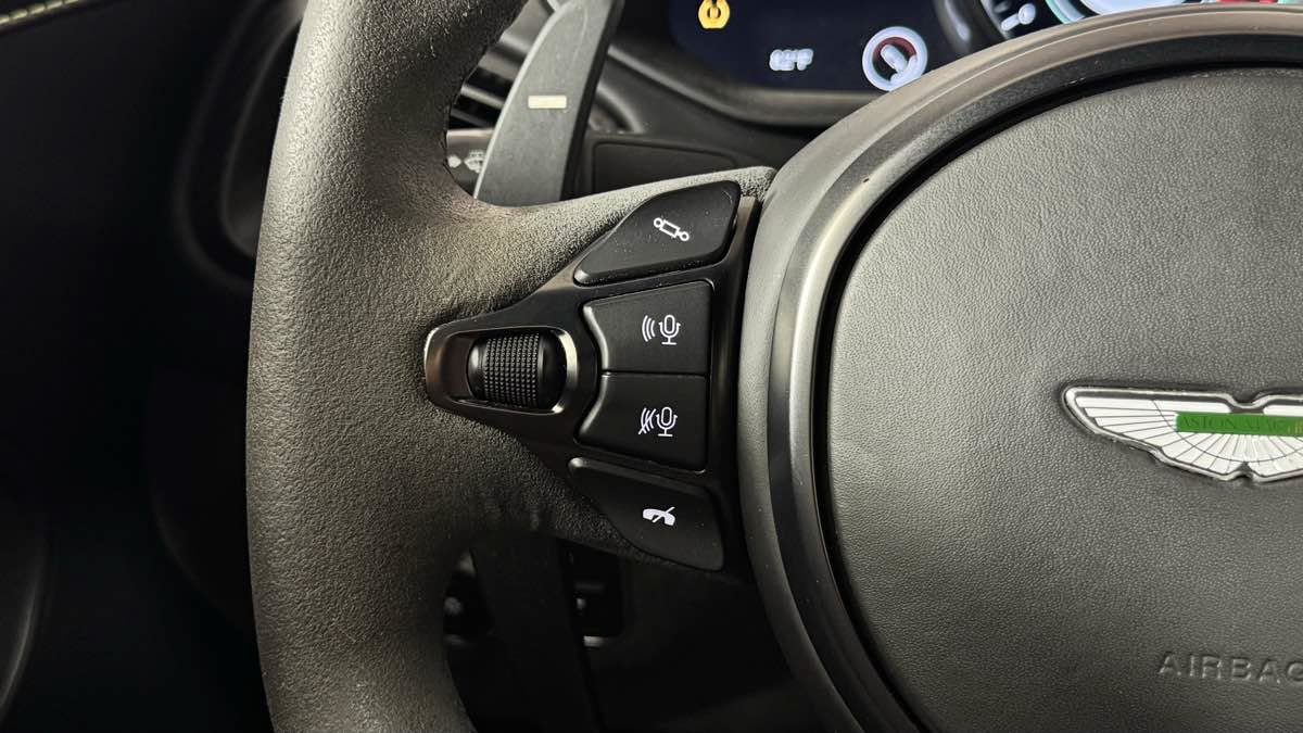 Used 2022 Aston Martin V8 Vantage Coupe RWD image 20