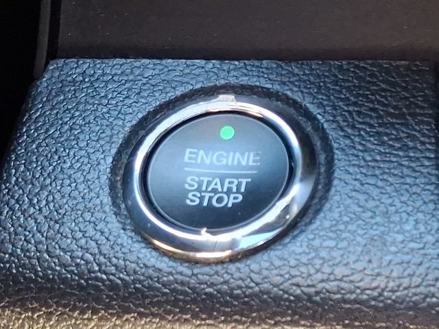 Used 2019 Ford Expedition XLT w/ Equipment Group 202A AWD/4WD image 23