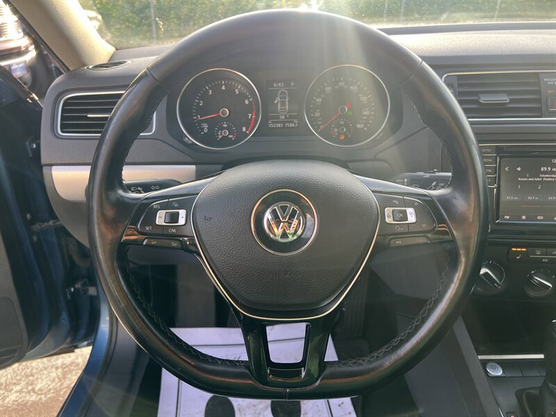 Used 2017 Volkswagen Jetta SE FWD image 22