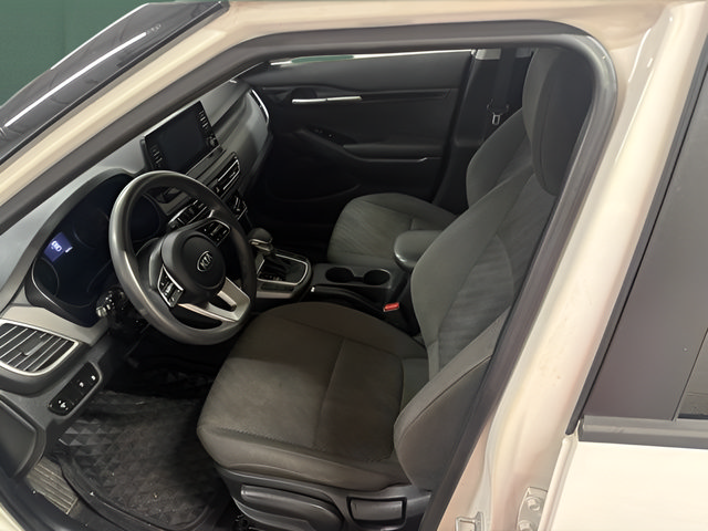 Used 2021 Kia Seltos LX AWD/4WD image 11
