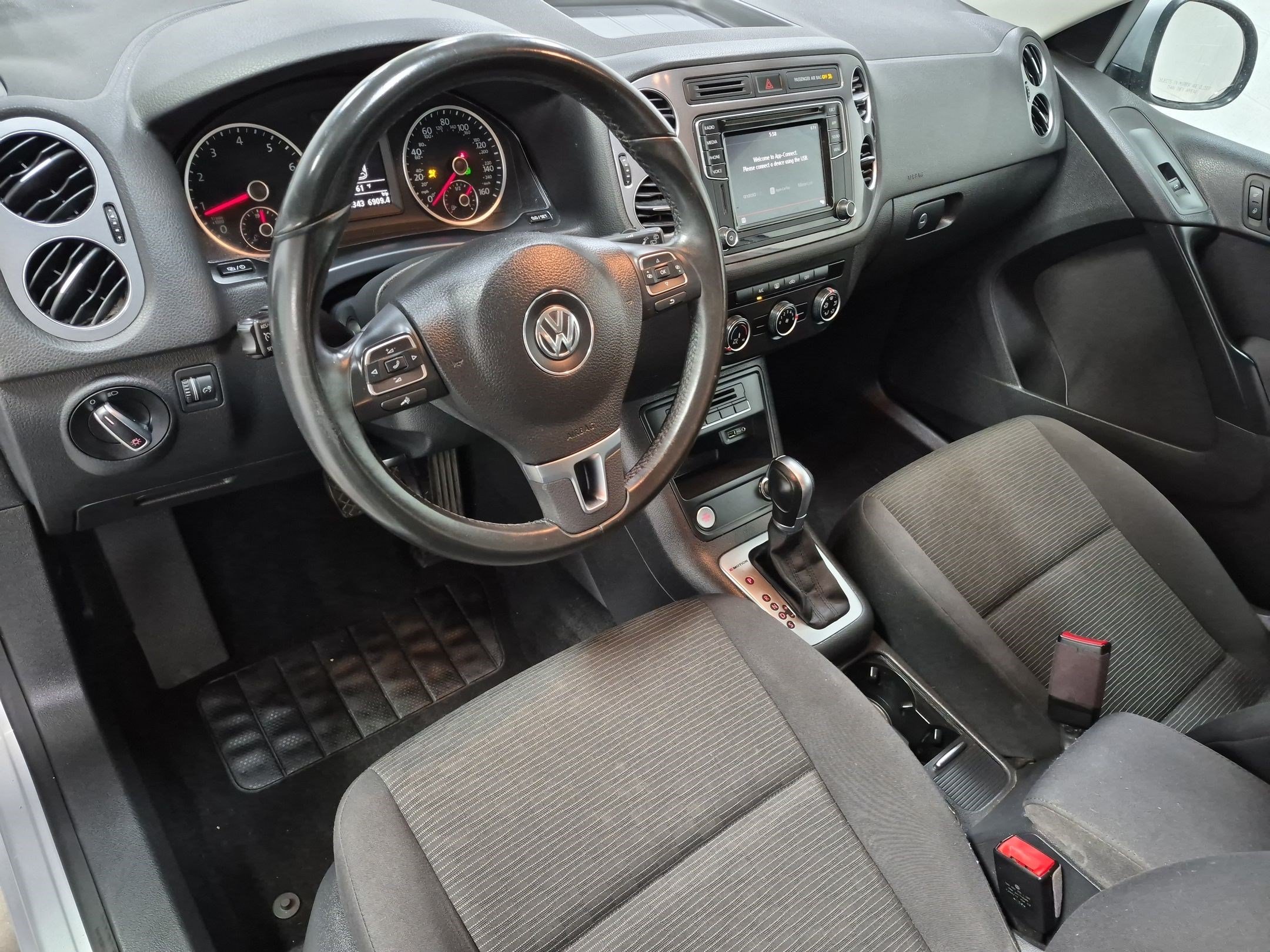 Used 2017 Volkswagen Tiguan Limited w/ Premium Package AWD/4WD image 17