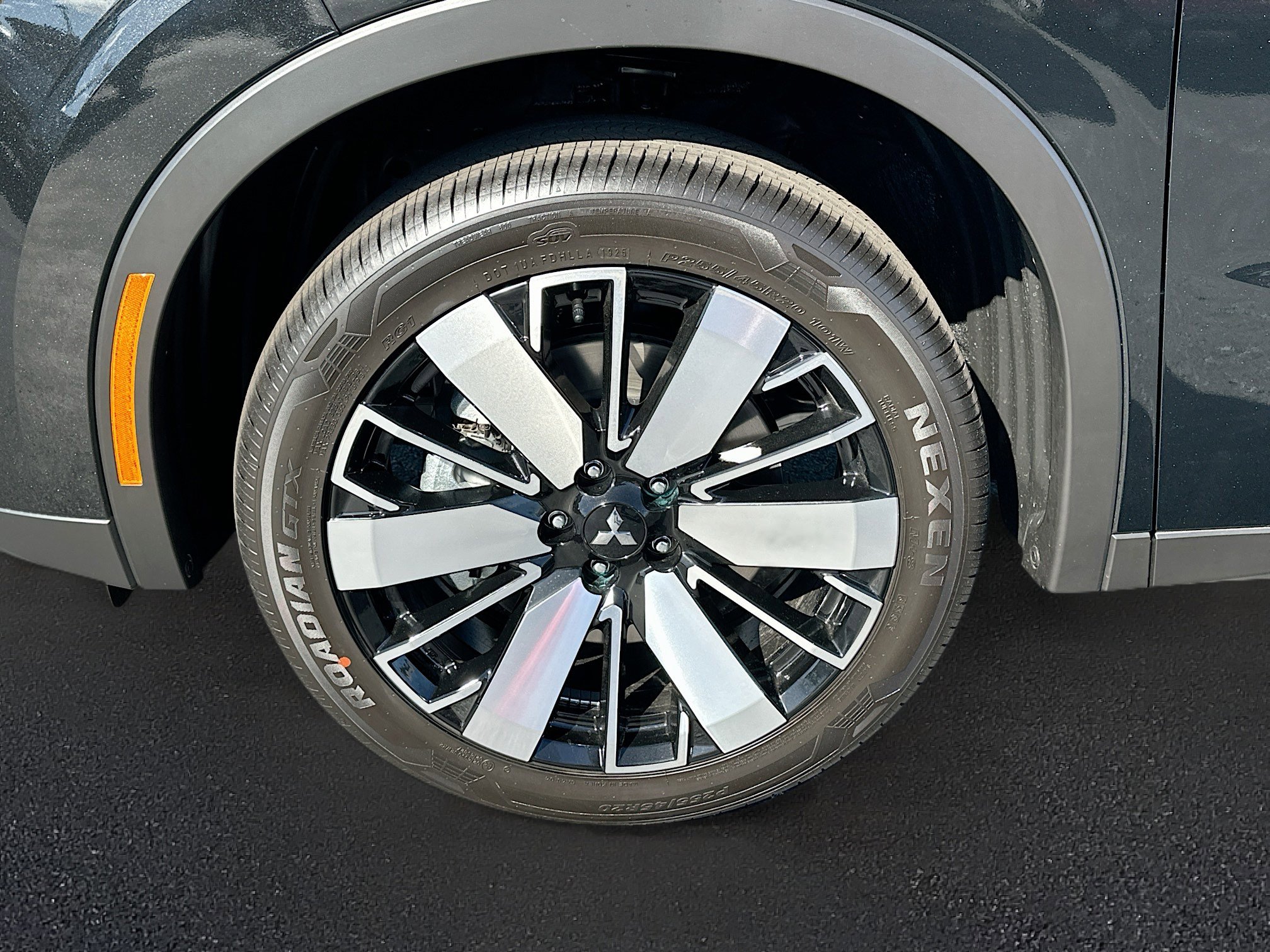 New 2025 Mitsubishi Outlander SE image 21