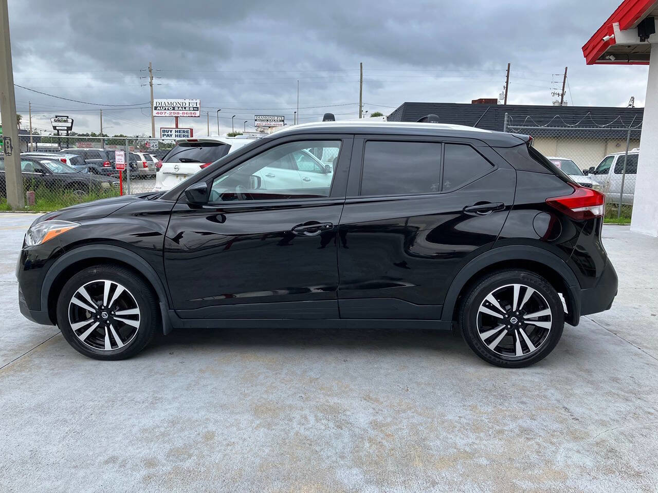 Used 2019 Nissan Kicks SV w/ Exterior Package FWD image 3