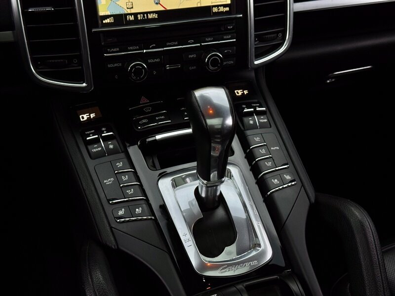 Used 2014 Porsche Cayenne Diesel Platinum Edition AWD/4WD image 30