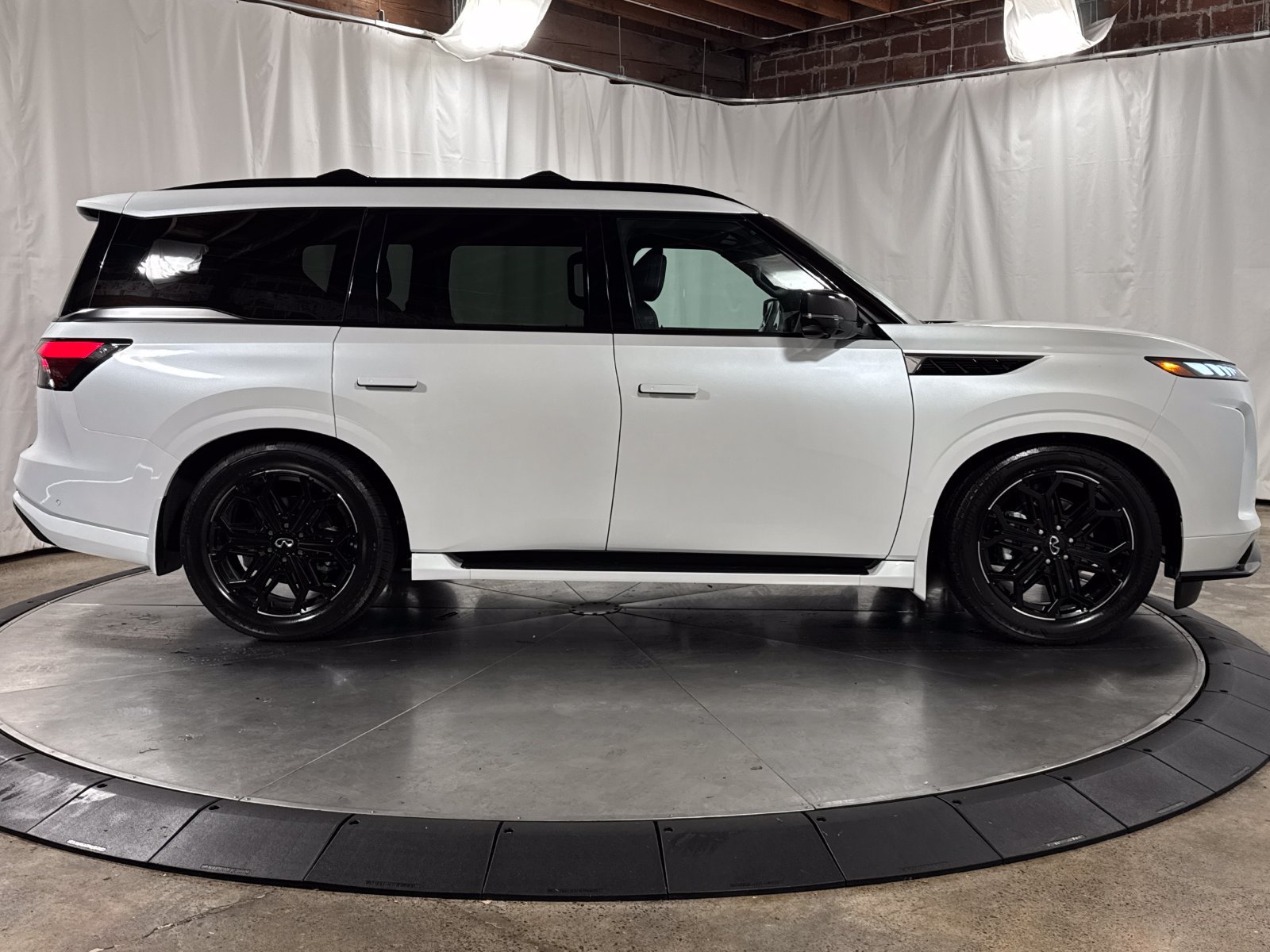 New 2027 INFINITI QX80 Sensory w/ Sport Exterior Package AWD/4WD image 6