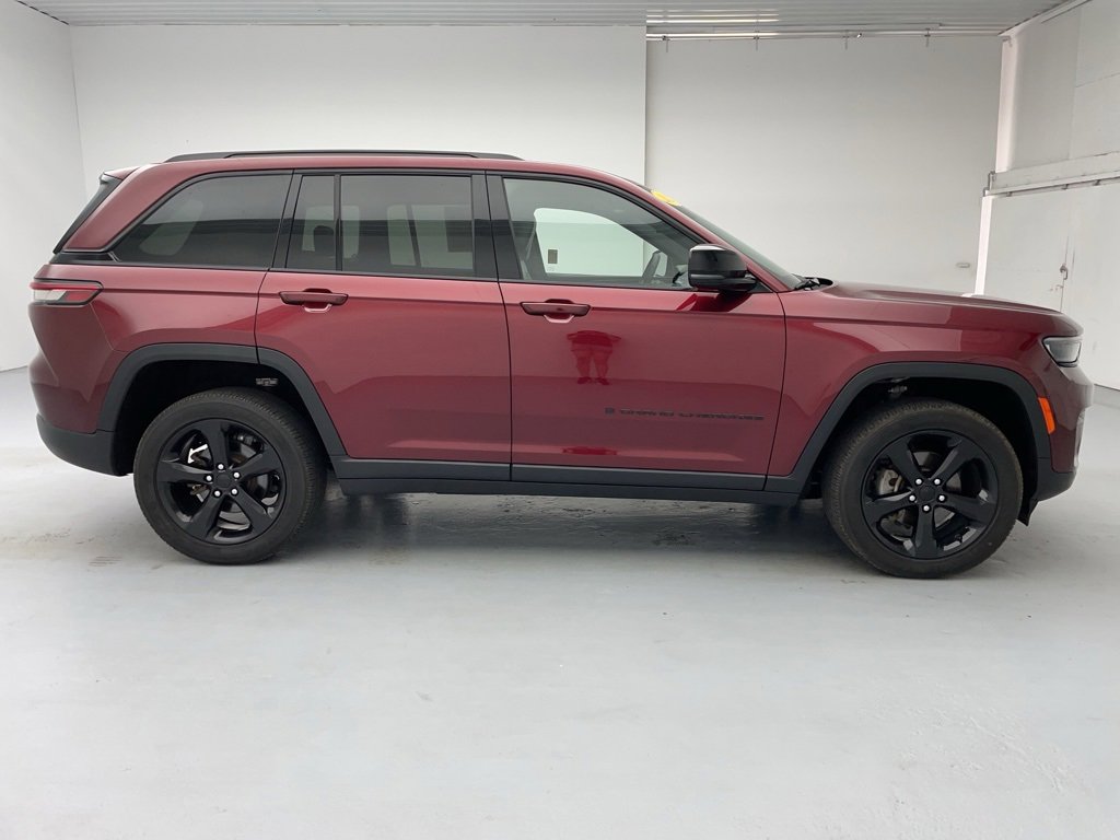 Used 2023 Jeep Grand Cherokee Altitude image 13