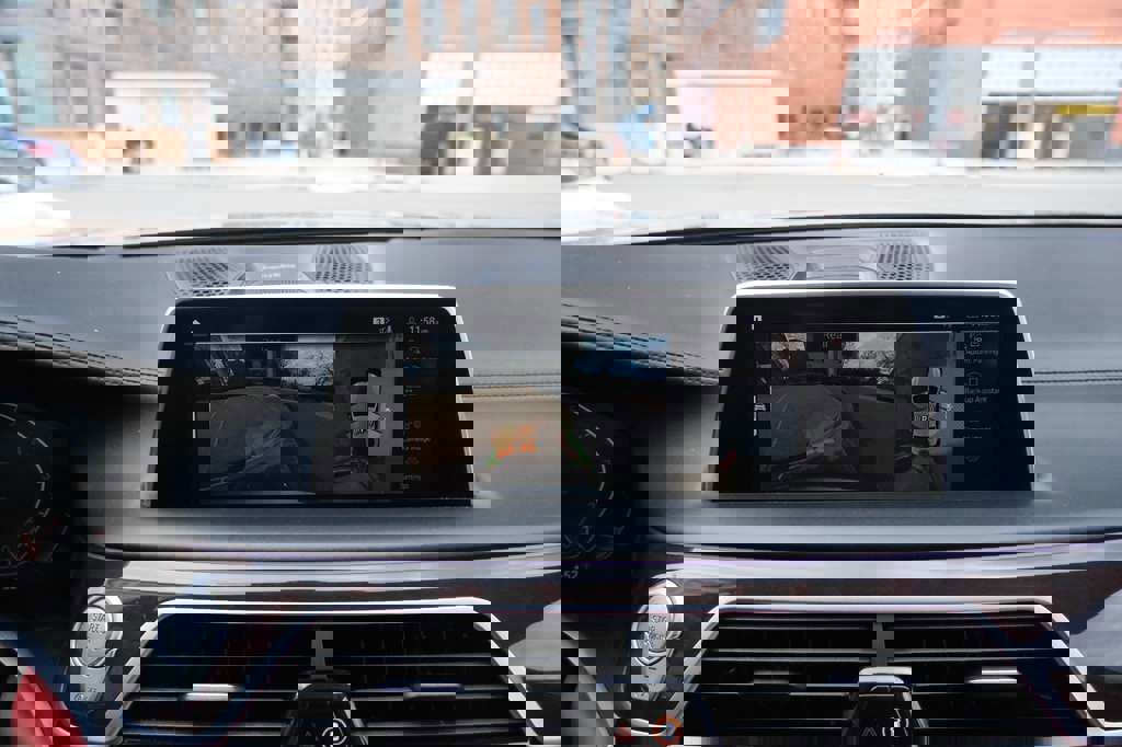 Used 2021 BMW 750i xDrive w/ Executive Package image 31