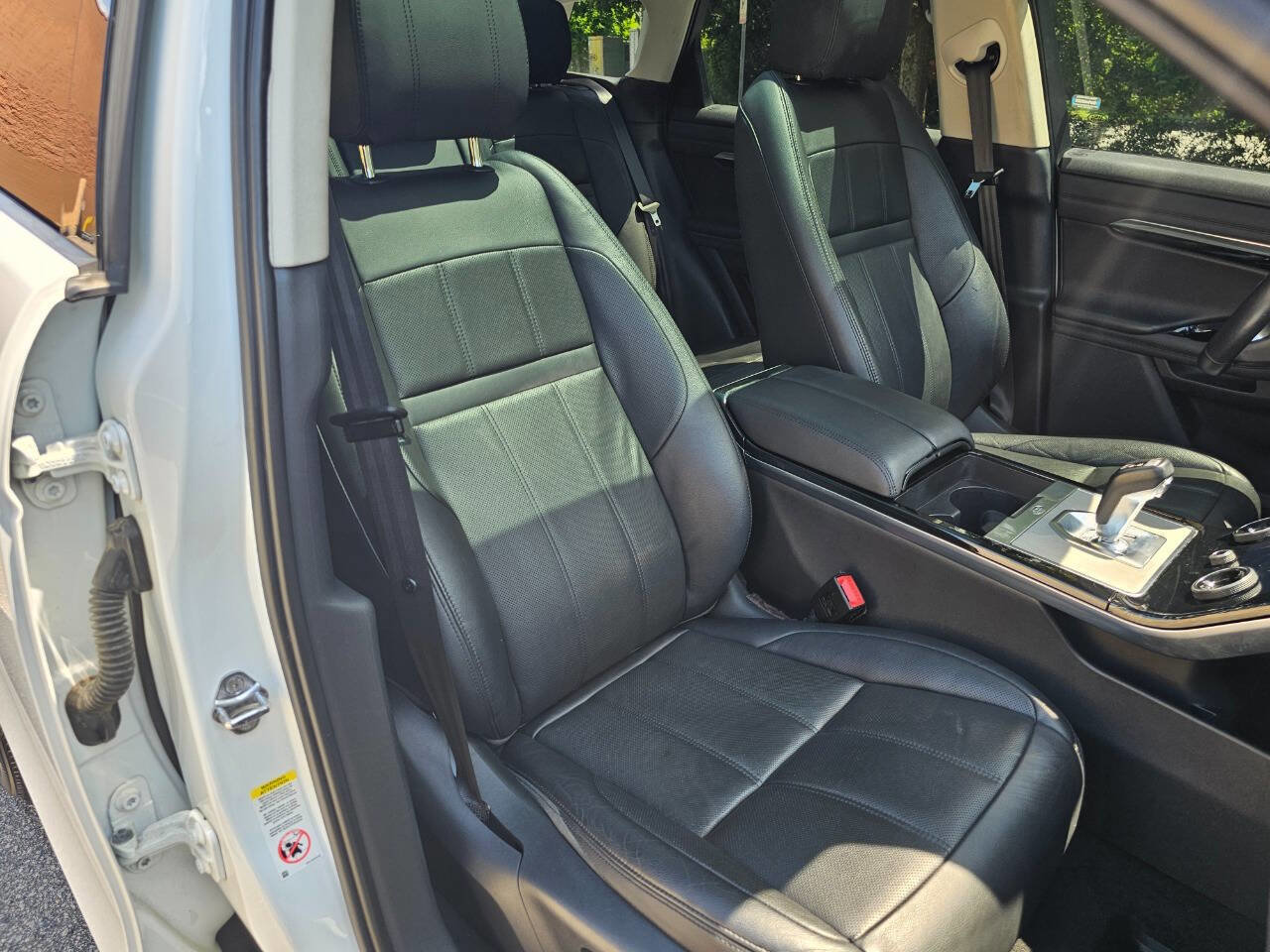 Used 2020 Land Rover Range Rover Evoque SE image 40