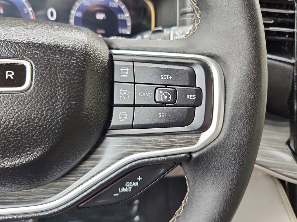 Used 2024 Jeep Wagoneer L Series II image 12