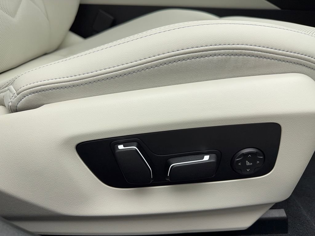 Used 2025 BMW i5 eDrive40i w/ Executive Package image 44