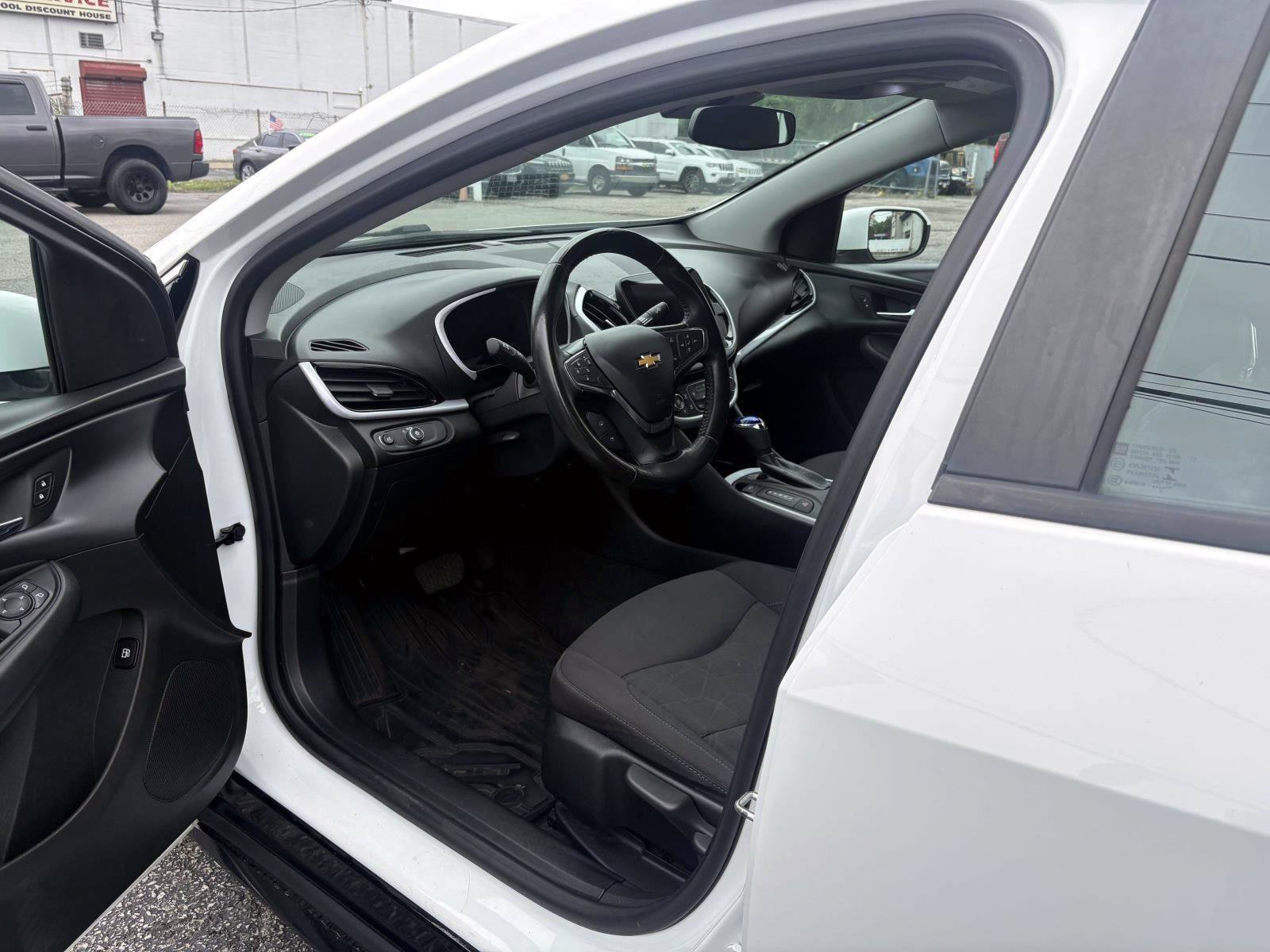 Used 2017 Chevrolet Volt LT w/ Comfort Package FWD image 12