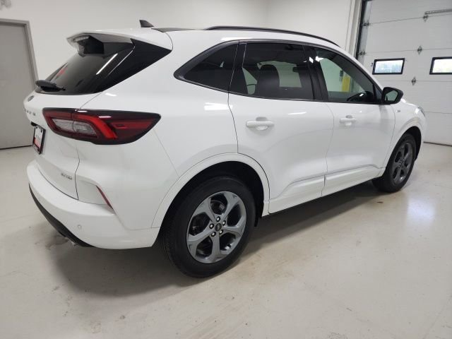 Used 2023 Ford Escape ST-Line w/ Tech Pack #1 AWD/4WD image 8