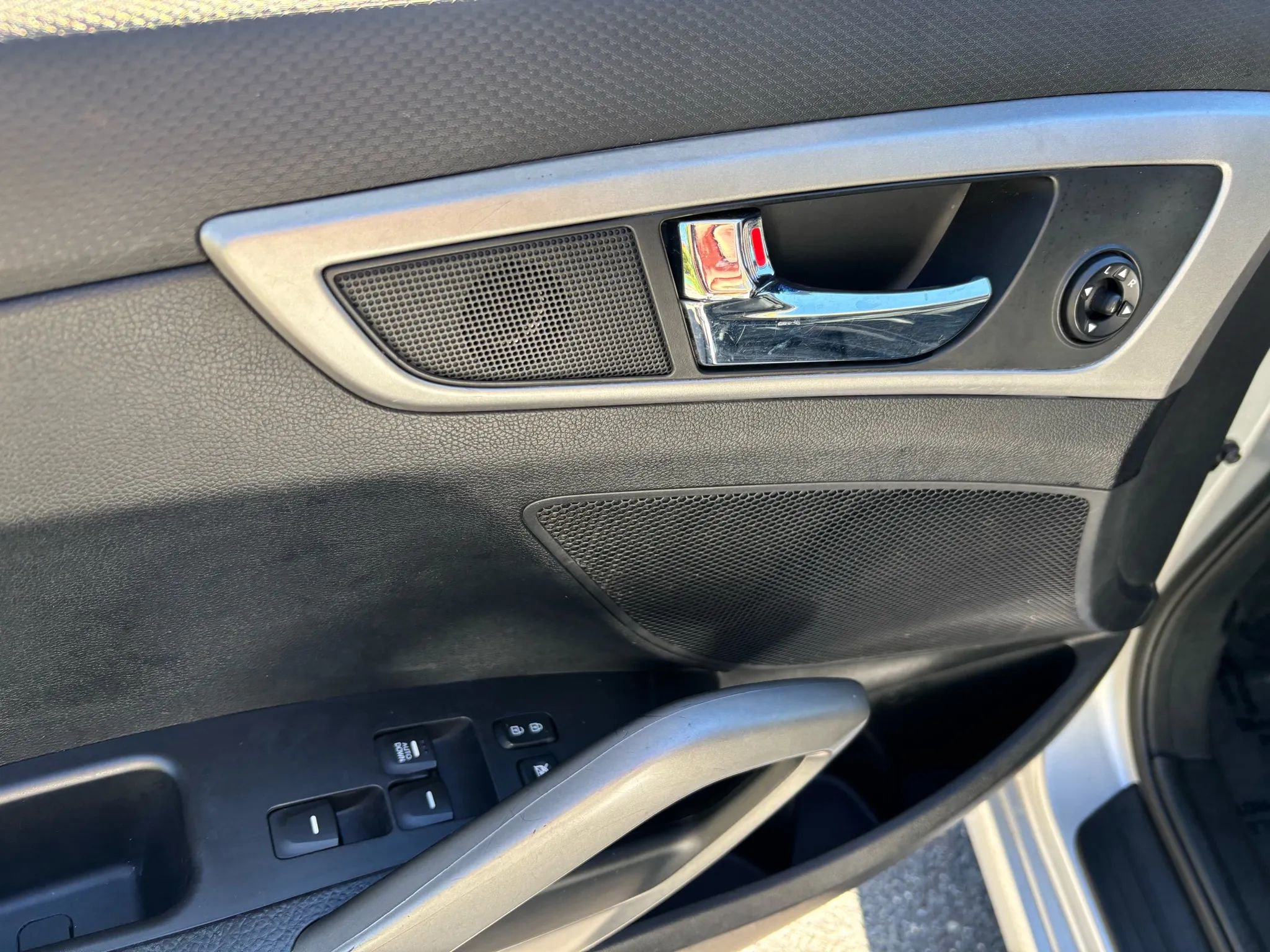 Used 2015 Hyundai Veloster image 20