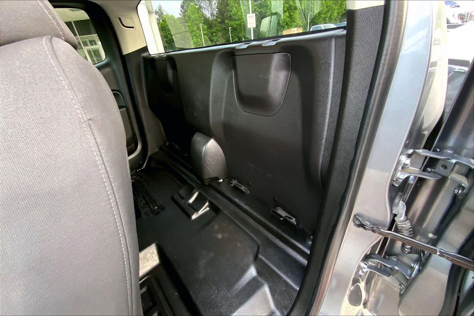 Used 2021 Chevrolet Colorado LT w/ Fleet Safety Package RWD image 19