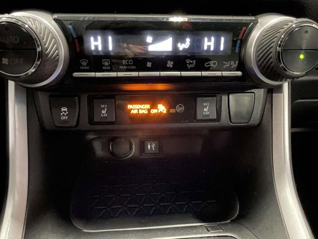 Used 2019 Toyota RAV4 XLE w/ Convenience Package FWD image 27