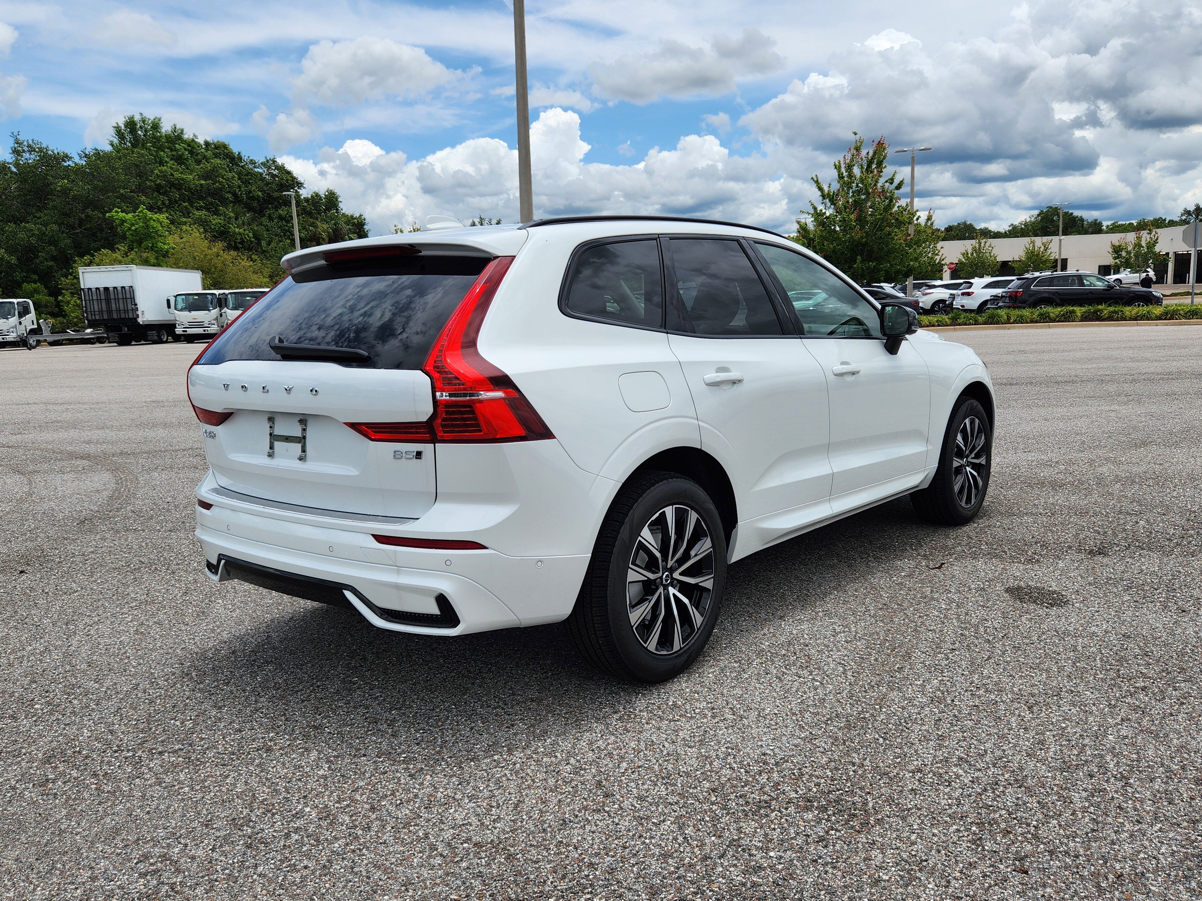 New 2025 Volvo XC60 B5 Plus w/ Protection Package Premier image 7