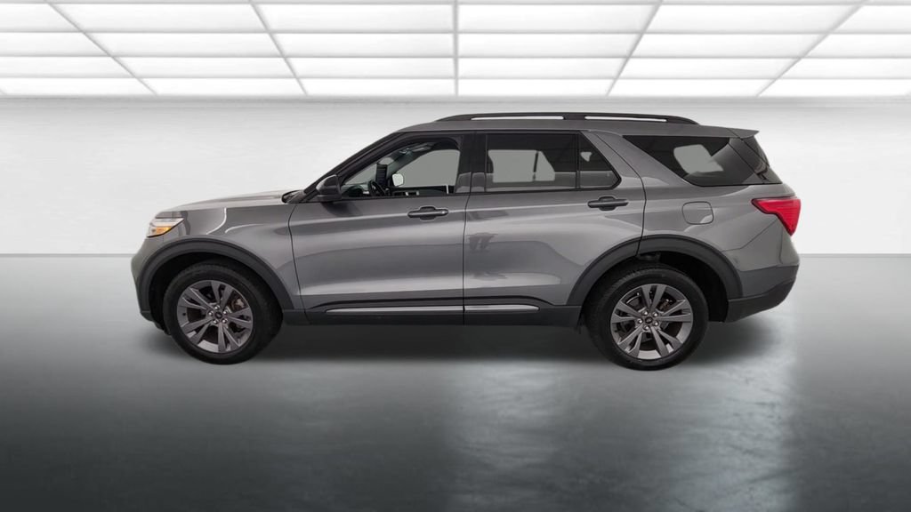 Used 2024 Ford Explorer XLT w/ Equipment Group 202A AWD/4WD image 5