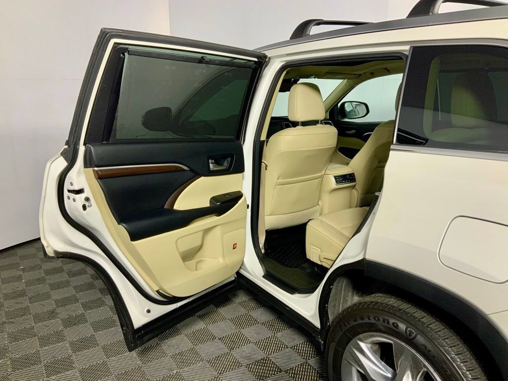 Used 2016 Toyota Highlander Limited Platinum image 27