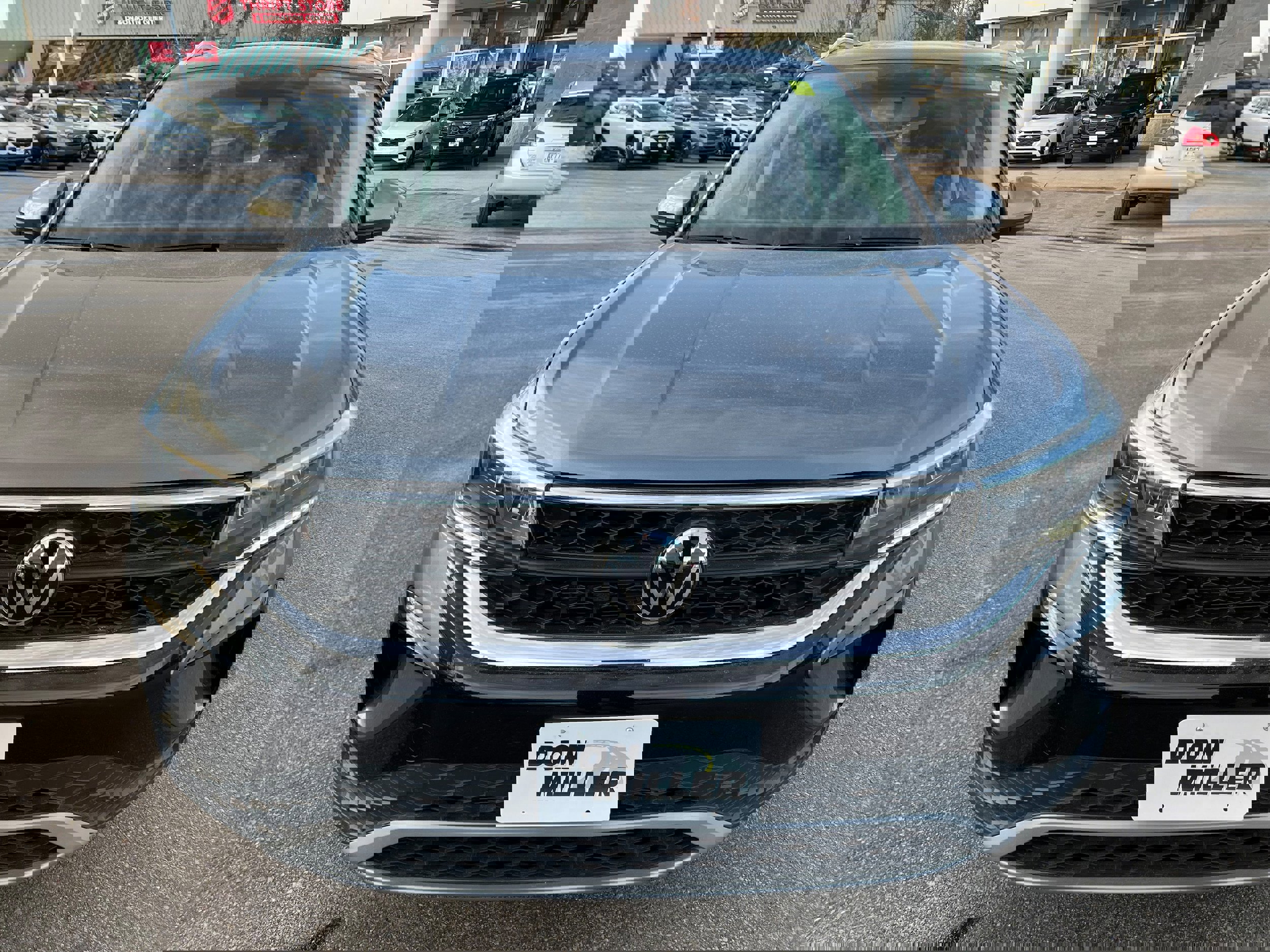 Used 2022 Volkswagen Taos SE image 2