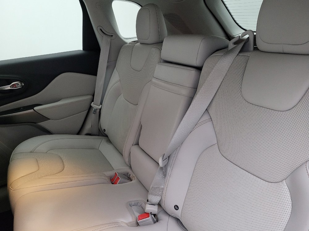 Used 2019 Jeep Cherokee Limited w/ Technology Group FWD image 18