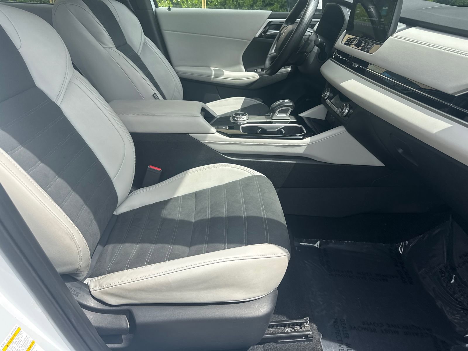 Used 2025 Mitsubishi Outlander SE FWD image 13