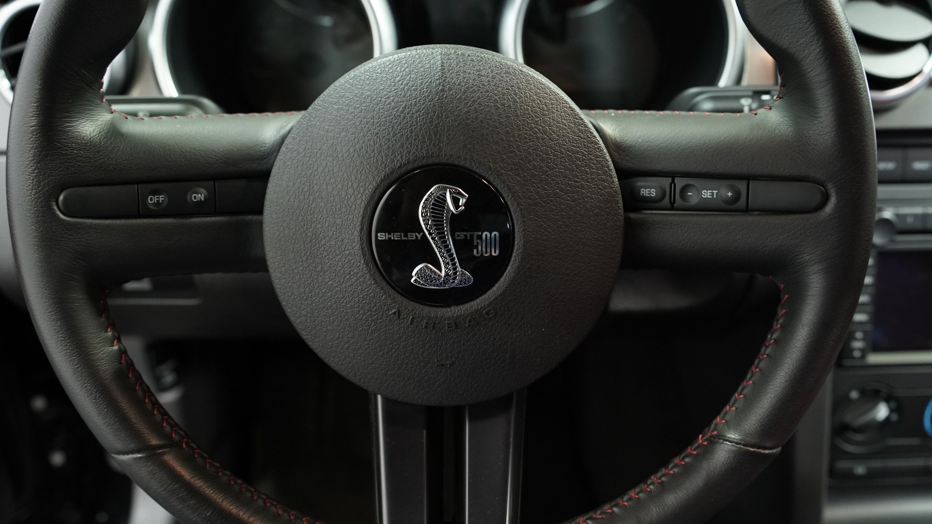 Used 2007 Ford Mustang Shelby GT500 RWD image 30