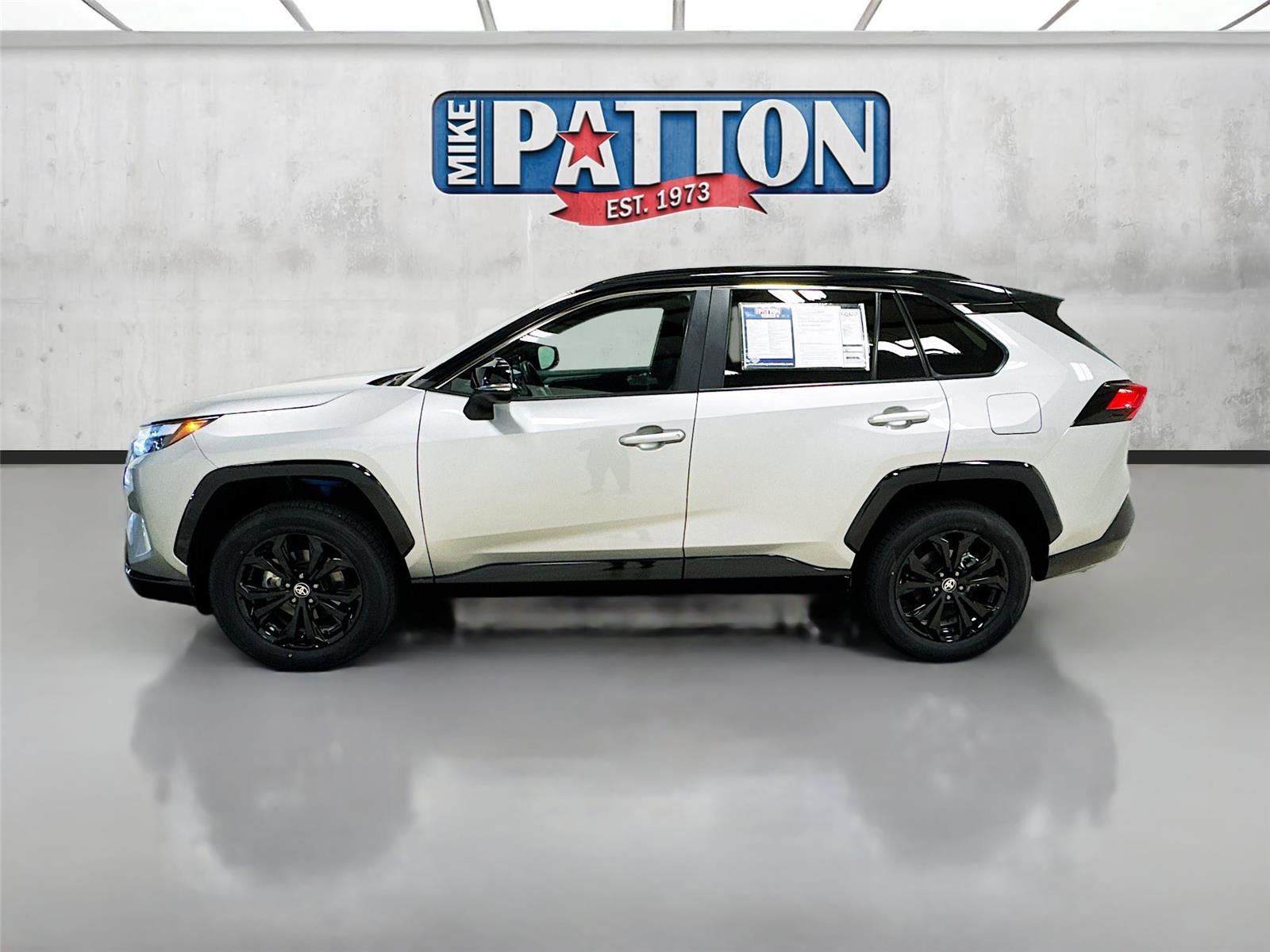 Used 2023 Toyota RAV4 XSE w/ XSE Grade Weather Package image 4