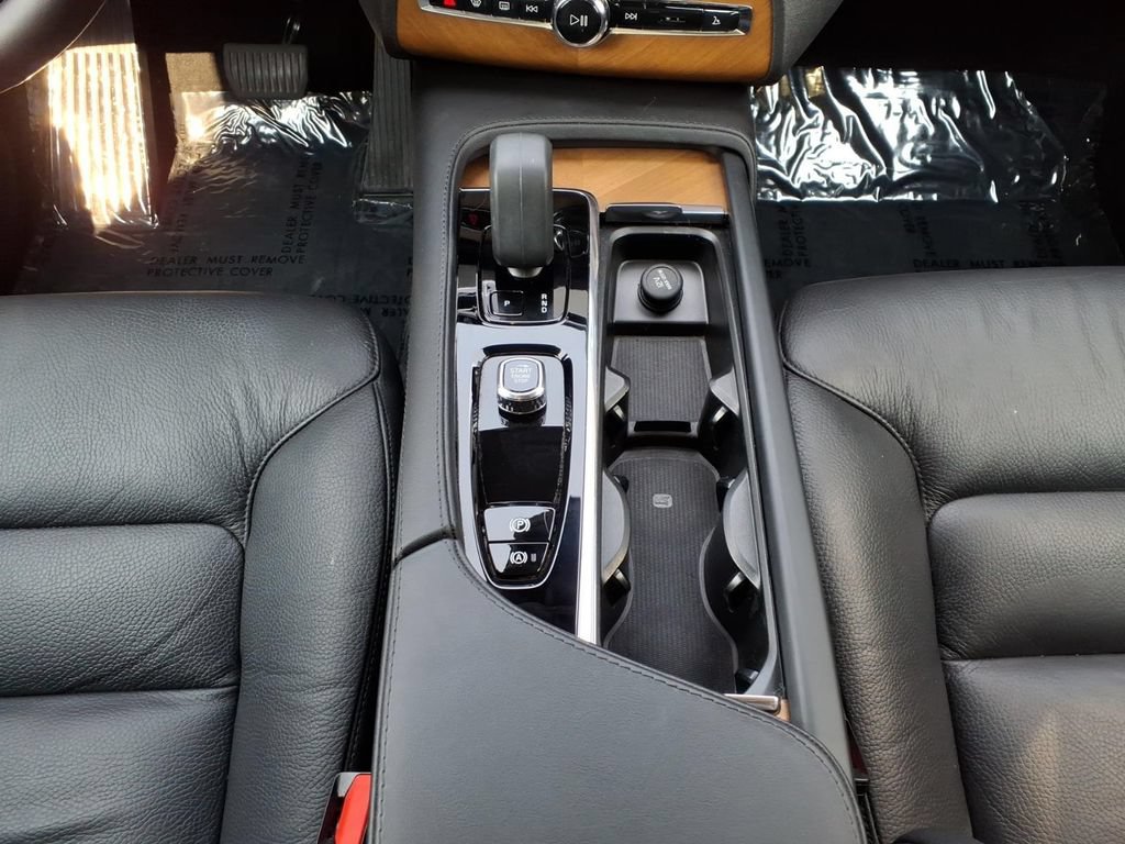Certified 2024 Volvo XC90 B5 Plus w/ Protection Package Premier AWD/4WD image 21