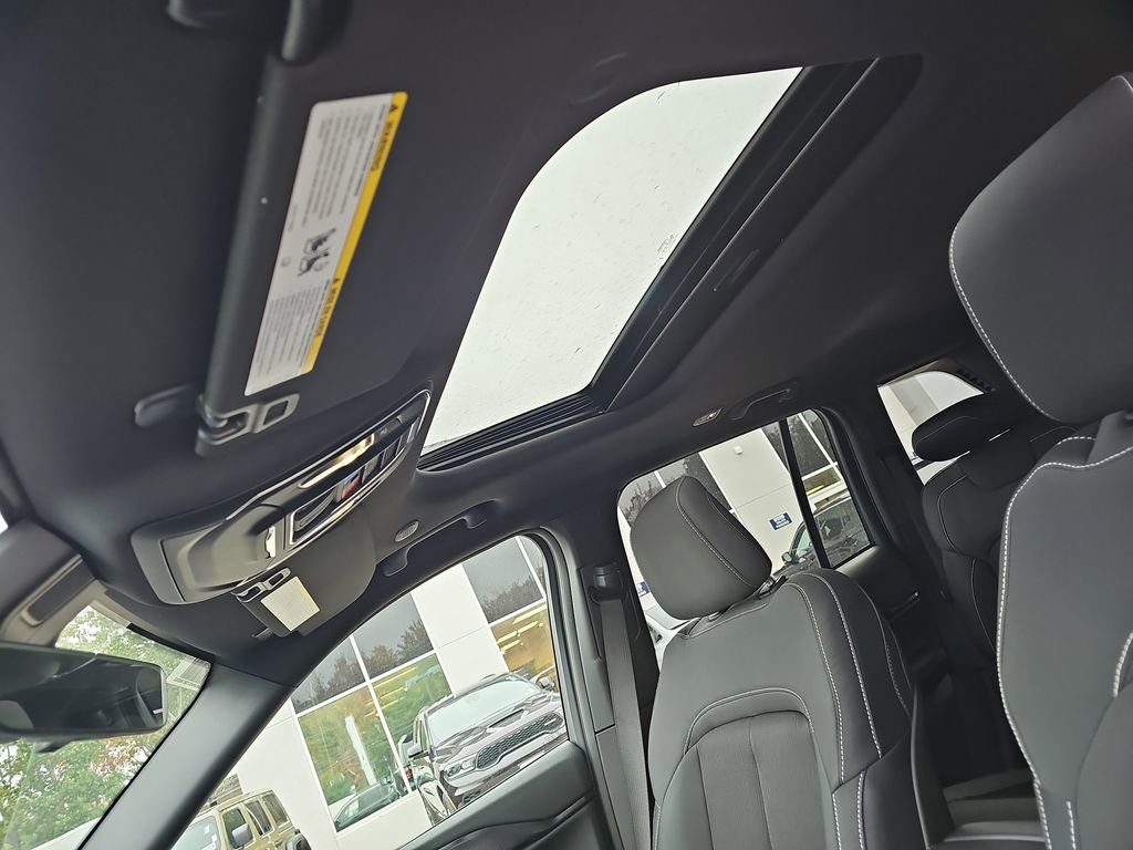 New 2025 Jeep Grand Cherokee Laredo X w/ Trailer Tow Package image 22