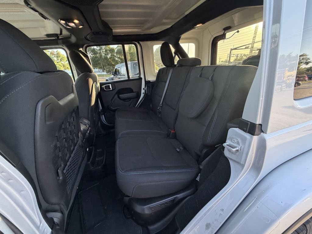 Used 2023 Jeep Wrangler Unlimited Rubicon 4xe AWD/4WD image 17