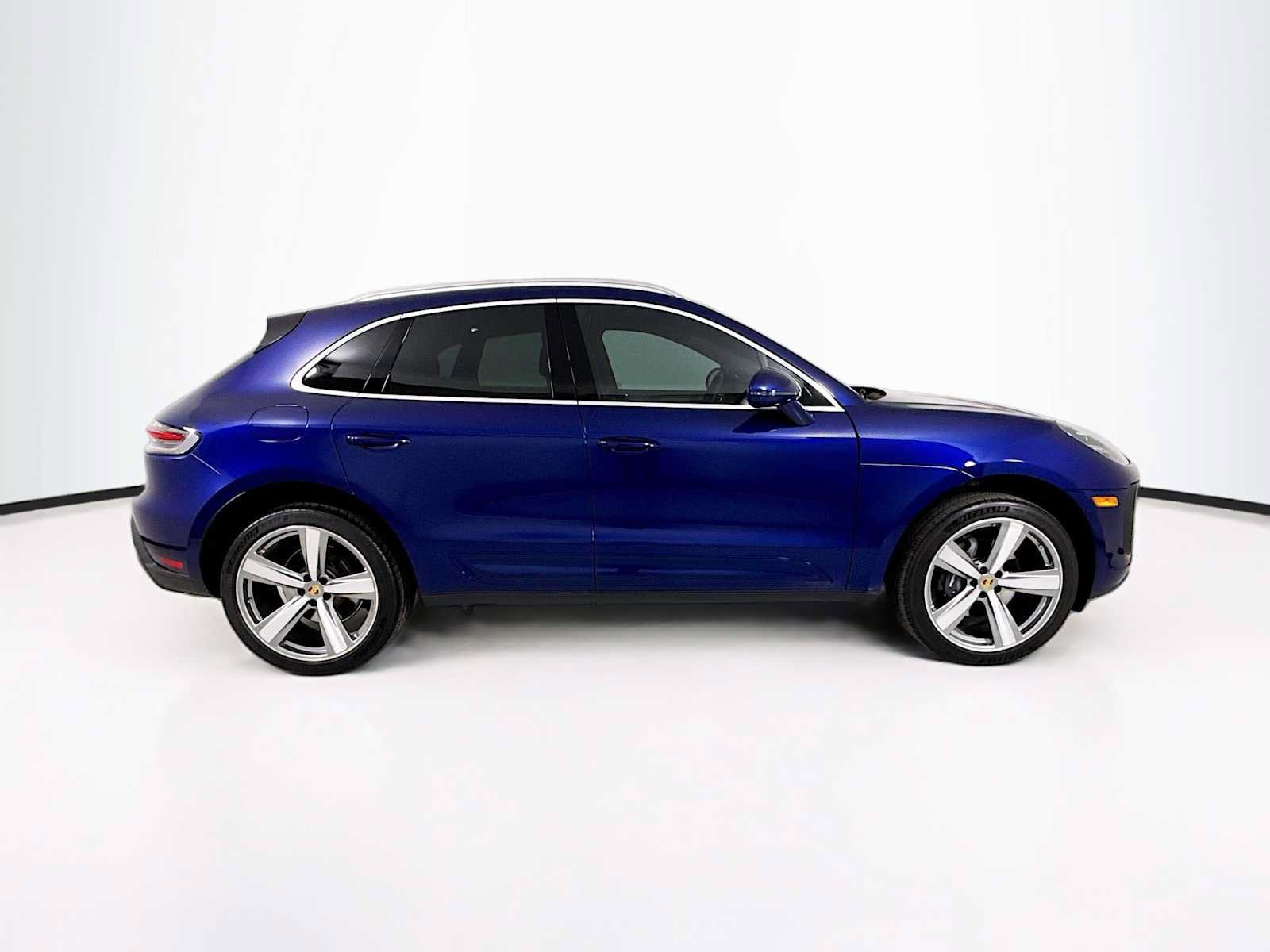 Certified 2026 Porsche Macan AWD/4WD image 8