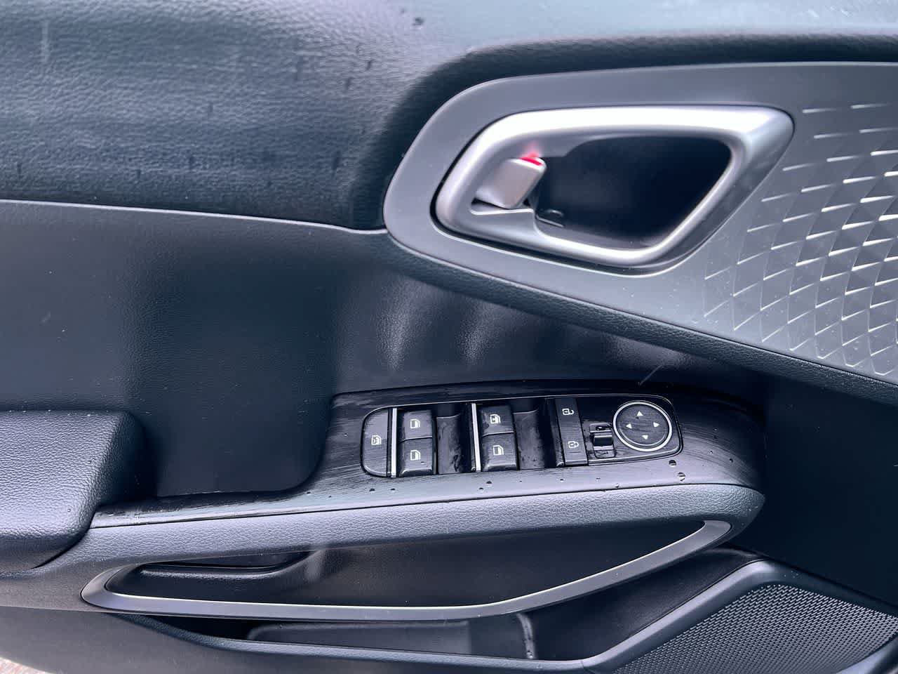 Certified 2025 Kia Soul LX FWD image 13