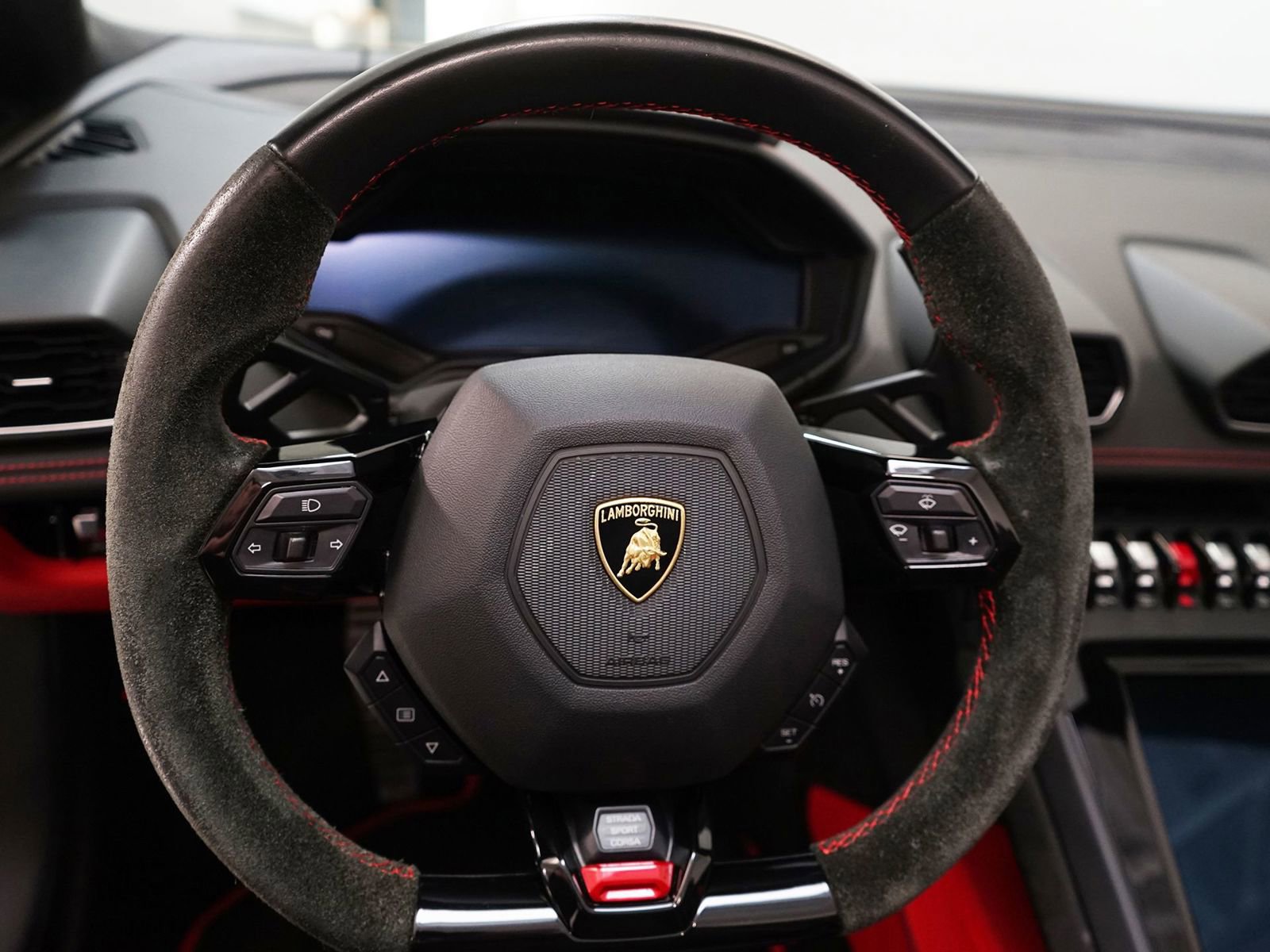 Used 2023 Lamborghini Huracan EVO image 13