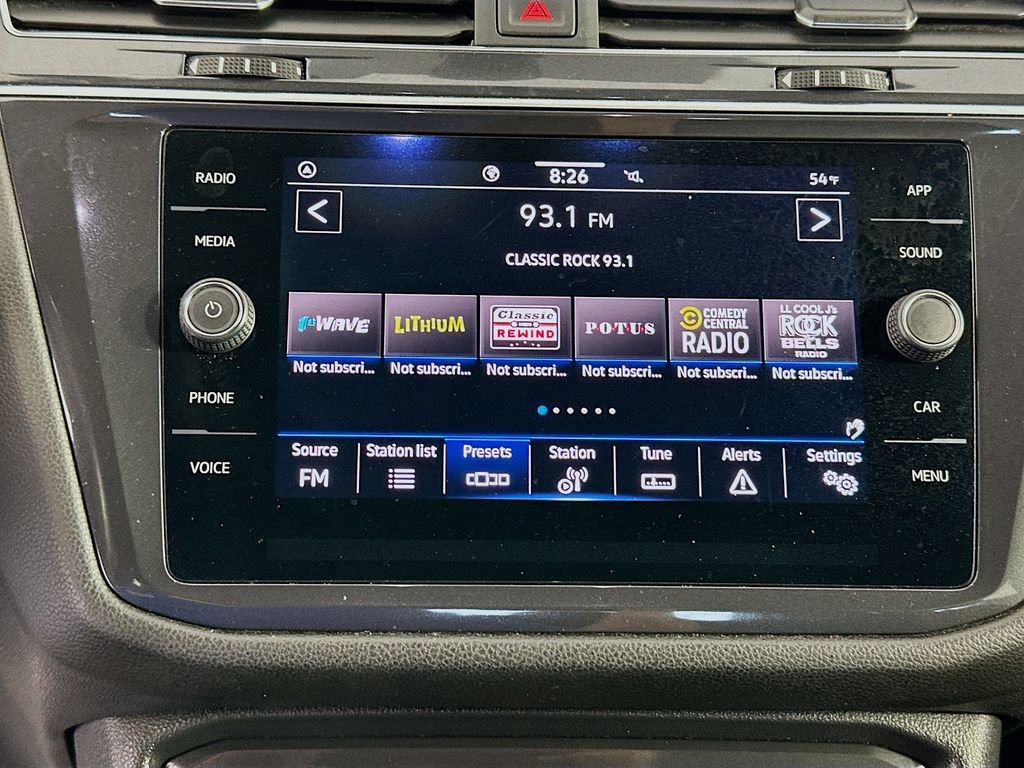 Used 2021 Volkswagen Tiguan SE R-Line image 14