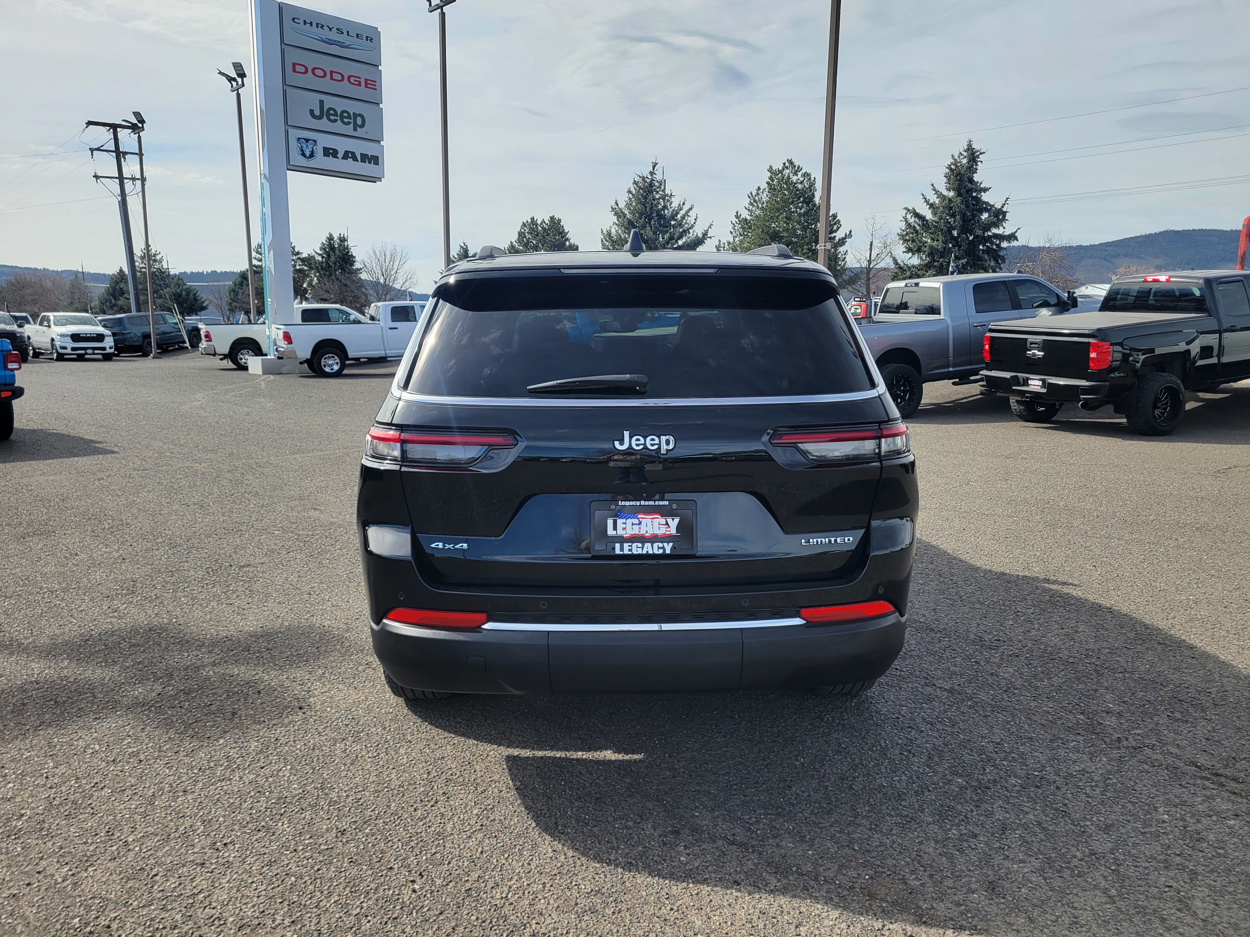 Used 2024 Jeep Grand Cherokee L Limited image 4