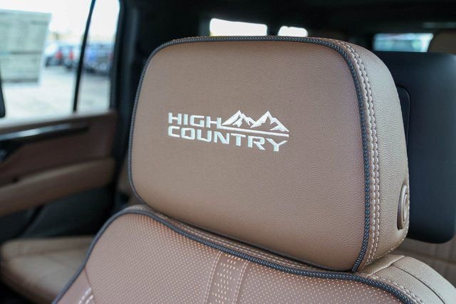 New 2026 Chevrolet Suburban High Country image 17