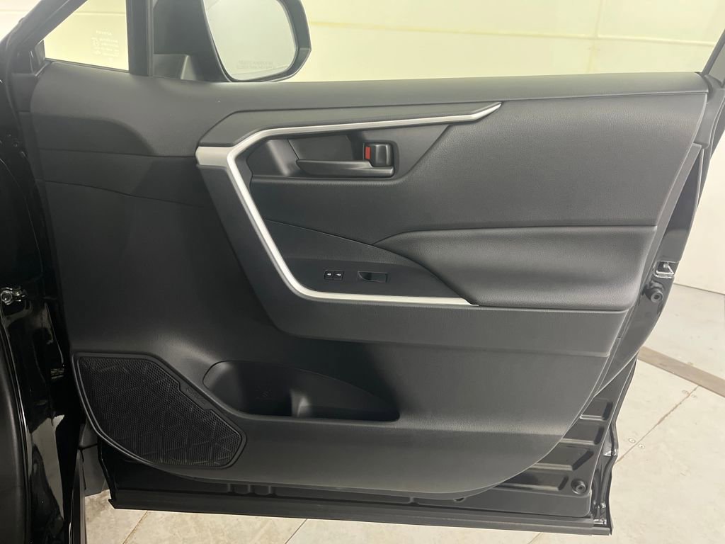 Used 2025 Toyota RAV4 LE image 30