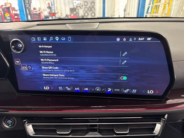 Used 2025 Chevrolet Traverse RS AWD/4WD image 32