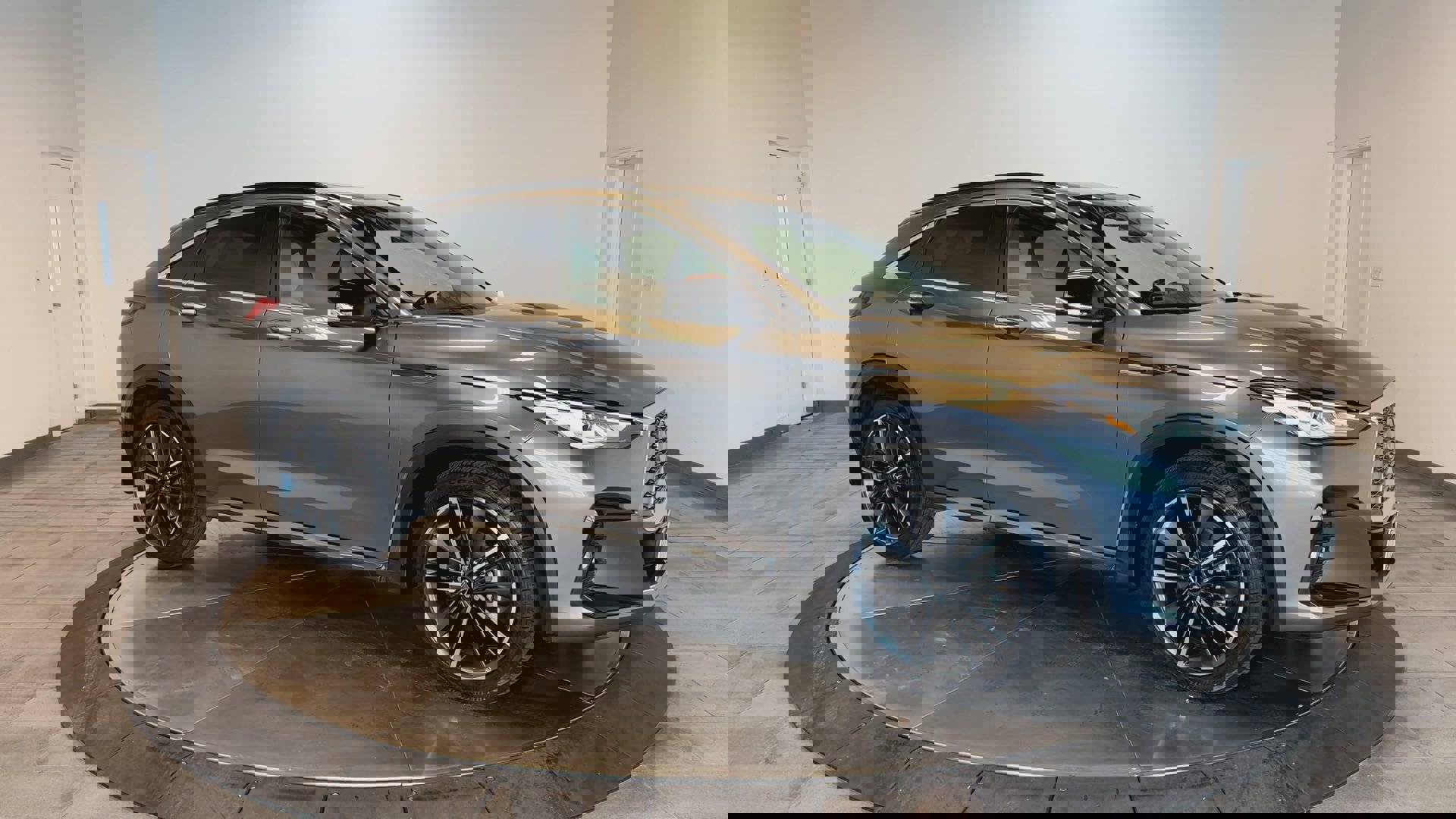 Certified 2025 INFINITI QX55 Luxe w/ Cargo Package image 2