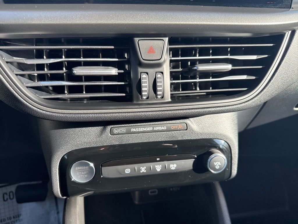 Used 2025 Ford Escape SE image 33