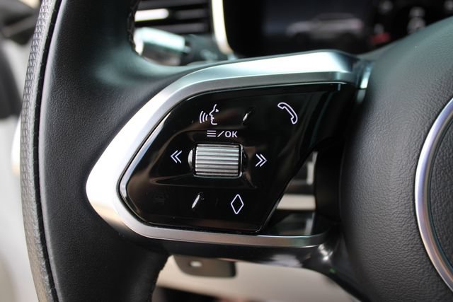 Used 2022 Jaguar F-PACE SVR AWD/4WD image 10