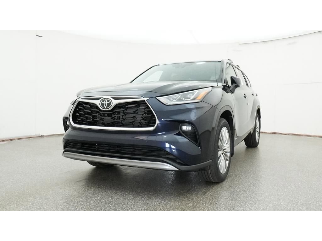 New 2026 Toyota Highlander Platinum image 2
