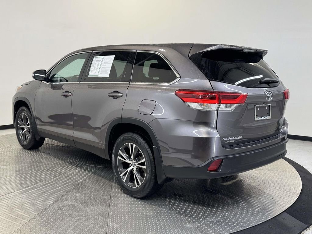 Used 2019 Toyota Highlander LE image 5