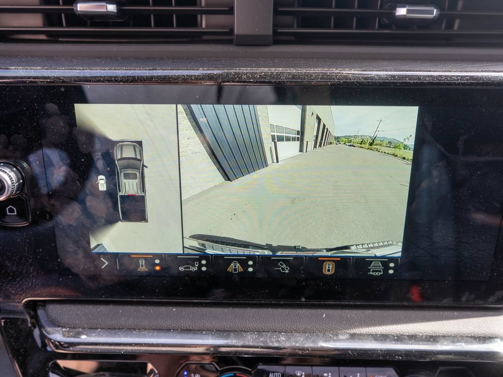 Used 2025 GMC Sierra 1500 AT4 w/ Technology Package AWD/4WD image 25