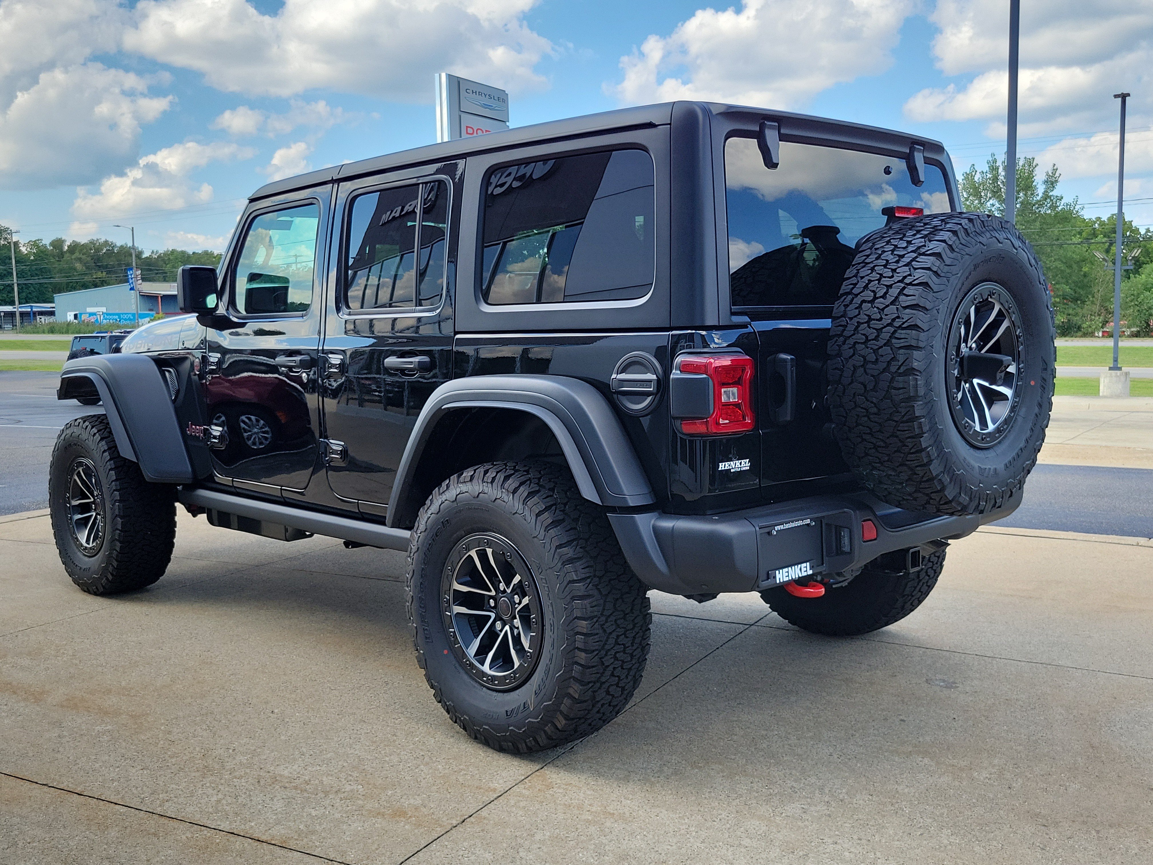 New 2027 Jeep Wrangler Unlimited Rubicon w/ Xtreme 35 Tire Package AWD/4WD image 3