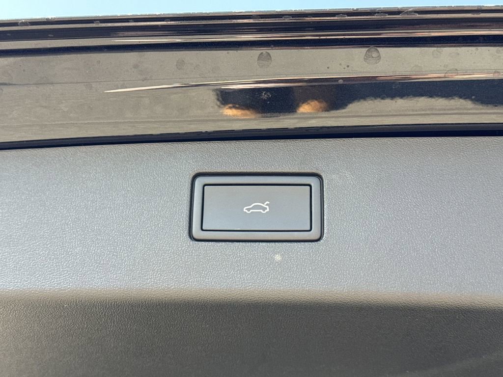 New 2026 Volkswagen Tiguan SE image 16